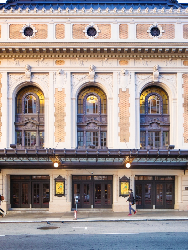 exterior view of the curran theatre in san francisco
